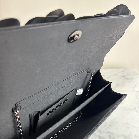 Elegant like-new flower clutch bag - Picture 3 of 4